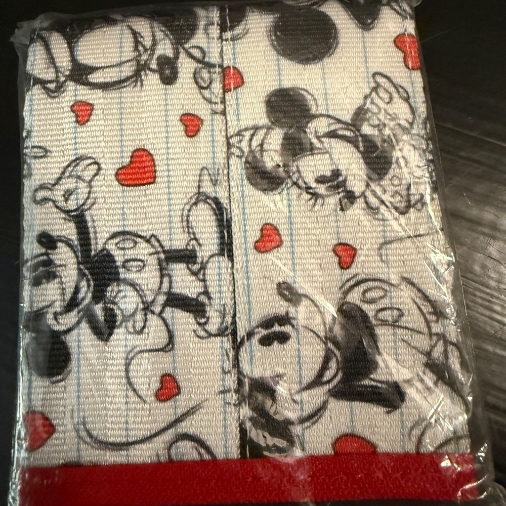 Harveys Disney Minnie & Mickey Mouse valentines Boyfriend Wallet new‎ in package